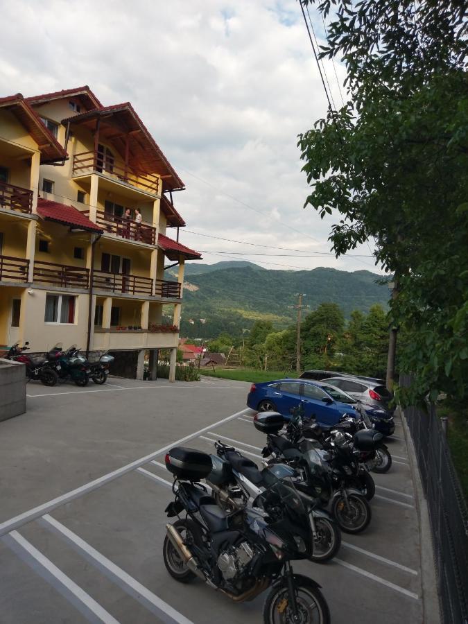 Pensiunea Tiuta Hotel กอร์เบนี ภายนอก รูปภาพ